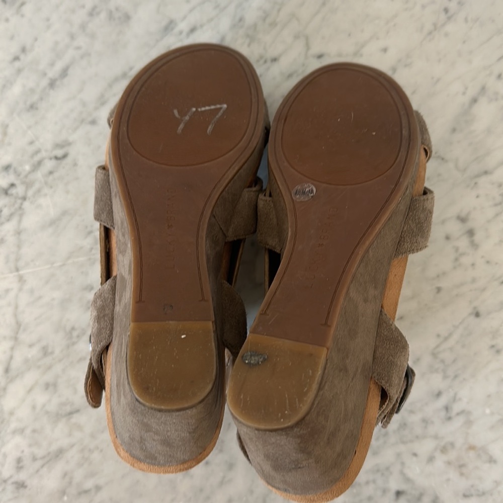 Lucky Brand Kennah cross band wedge taupe suede sandals 39 fits US 8 - Picture 7 of 9